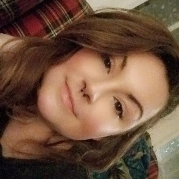 Meet your Posher, Lauren - Picture 1 of 2